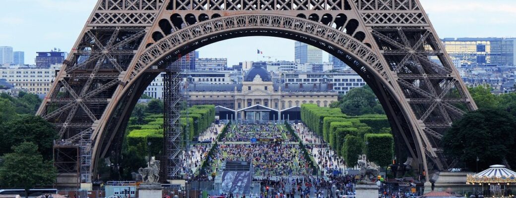 Explore Paris With Paris Eagle’s Private Cab Services